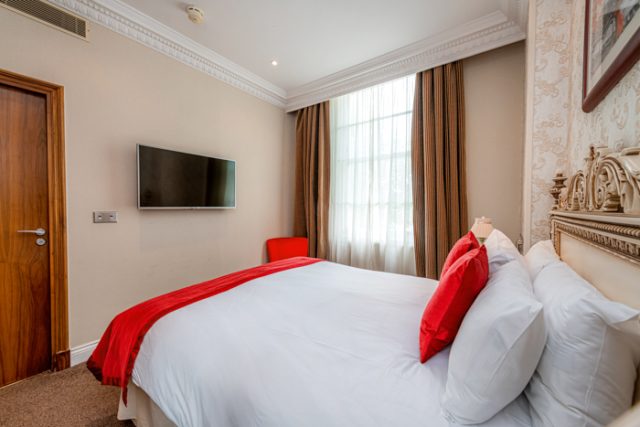 Ashburn Hotel - Queen Double Room