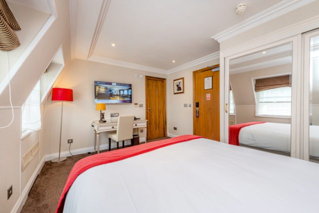 Ashburn Hotel - Queen Double Room