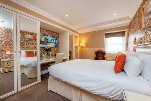 Ashburn Hotel - Queen Double Room